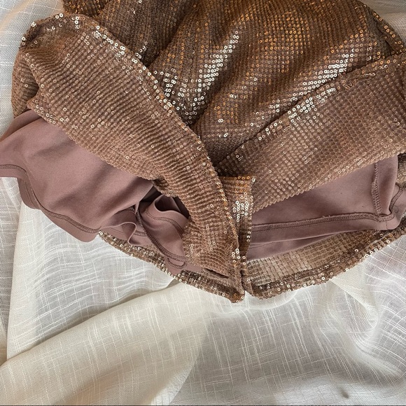 Gold sequin romper - Picture 4 of 11